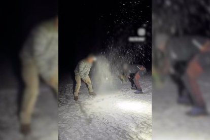 Un influencer se baña en las lagunas glaciares de la Sierra de Gredos