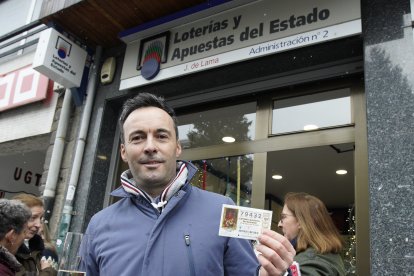 La administración J. De Lama número 2 de Villablino (León), reparte cincuenta series del Gordo de Navidad