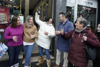 La administración J. De Lama número 2 de Villablino (León), reparte cincuenta series del Gordo de Navidad