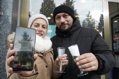 La administración J. De Lama número 2 de Villablino (León), reparte cincuenta series del Gordo de Navidad