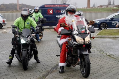 Visita de Papá Noel al Hospital de León