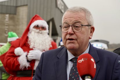 Visita de Papá Noel al Hospital de León