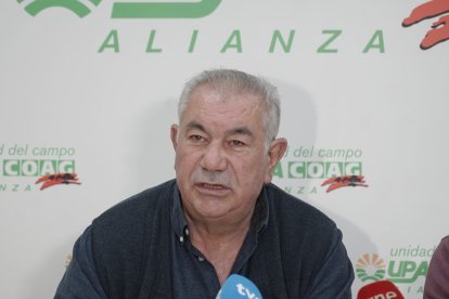 Aurelio González y Lorenzo Rivera, analizan el año agrario y los retos del sector