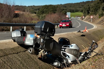 Un motorista herido en un accidente en la SA-201, en El Cabaco (Salamanca)