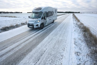 Hielo y nieve en carreteras secundarias en la provincia de Ávila
