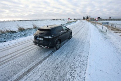 Hielo y nieve en carreteras secundarias en la provincia de Ávila