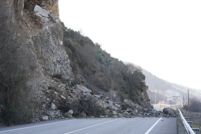 Nuevo desprendimiento en la carretera CL-631 en el término municipal de Páramo del Sil (León)