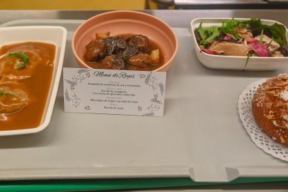 El chef Ricardo Temiño prepara un menú especial para los pacientes del HUBU con un roscón de Reyes de Marea Bread