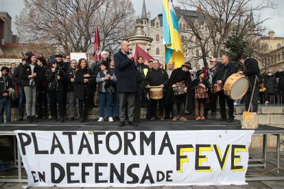 José Antonio Diez en la manifestación convocada por la Plataforma en Defensa del Ferrocarril de Vía Estrecha (Feve) de León a