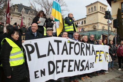 La Plataforma en Defensa del Ferrocarril de Vía Estrecha (Feve) de León convoca una manifestación y cadena humana