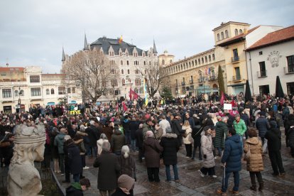La Plataforma en Defensa del Ferrocarril de Vía Estrecha (Feve) de León convoca una manifestación y cadena humana