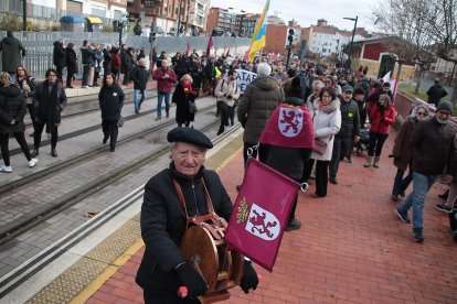 La Plataforma en Defensa del Ferrocarril de Vía Estrecha (Feve) de León convoca una manifestación y cadena humana