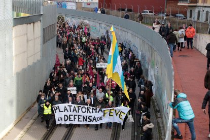 La Plataforma en Defensa del Ferrocarril de Vía Estrecha (Feve) de León convoca una manifestación y cadena humana
