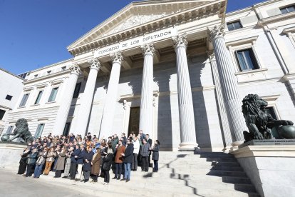 Minuto de silencio en el Congreso de los Diputados por el accidente ferroviario de Adamuz (Córdoba)