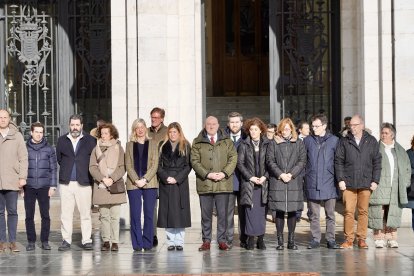 Minuto de silencio en el ayuntamiento de Ponferrada por el accidente ferroviario de Adamuz (Córdoba)