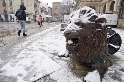 La nieve cubre la capital leonesa