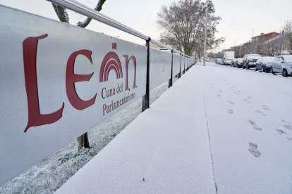 La nieve cubre la capital leonesa