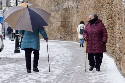 La nieve cubre la capital leonesa