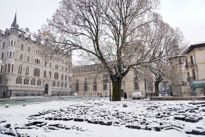 La nieve cubre la capital leonesa
