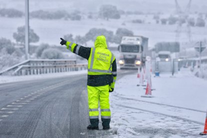 Temporal de nieve en la A-66, entre Guijuelo y Bejar (Salamanca)