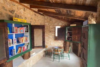 Transformación de la caseta anexa de la Fuente de San Quinces en una biblioteca verde