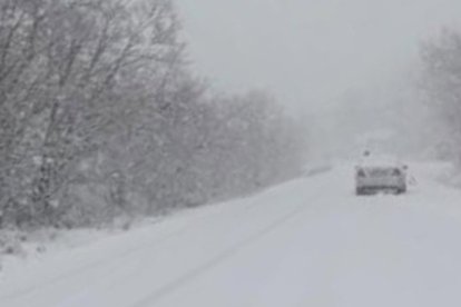 Carretera de Castilla y León afectada por la nieve.