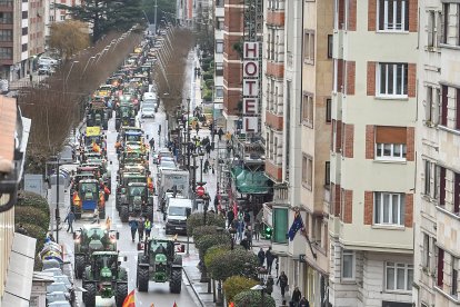Tractorada de agricultores y ganaderos en Burgos contra Mercosur