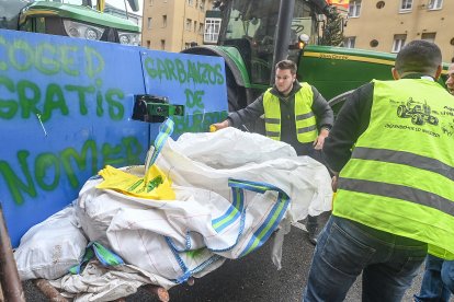 Tractorada de agricultores y ganaderos en Burgos contra Mercosur