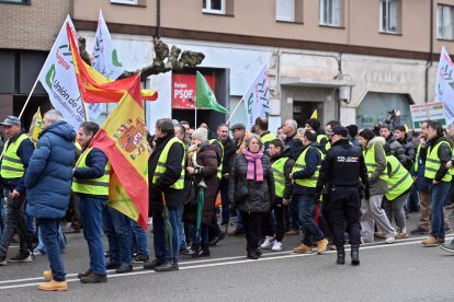 Tractorada de agricultores y ganaderos en Burgos contra Mercosur