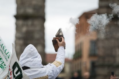 Manifestación a pie y con tractores en el acueducto de Segovia