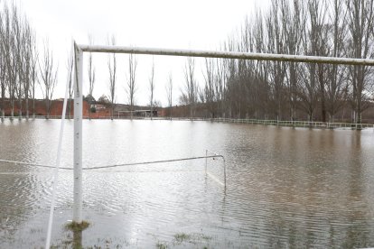 Crecida del Río Orbigo a su paso por Villabrazaro