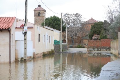 Crecida del Río Orbigo a su paso por Villabrazaro