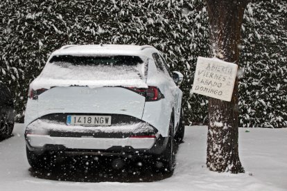 La nieve dificulta el tráfico en la N-630 a la salida de León con la borrasca Marta