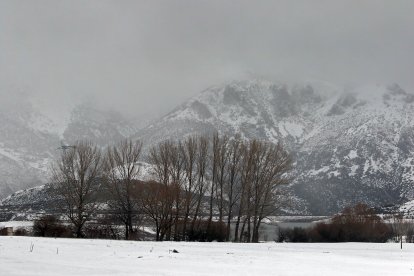 La nieve cubre los valles de la comarca de Arbás, León
