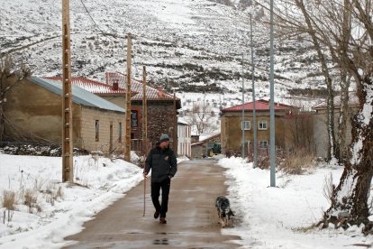 La nieve cubre los valles de la comarca de Arbás, León