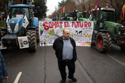Los tractores parten de León para participar en la manifestación del miércoles en Madrid.