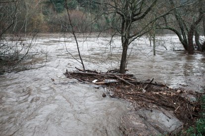 Aumento del caudal del río Sil a su paso por Ponferrada.