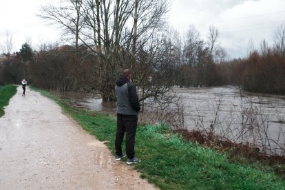 Aumento del caudal del río Sil a su paso por Ponferrada.