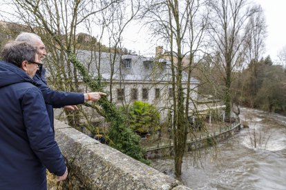 Crecida del Río Eresma en Segovia, a su paso por los molinos, la casa de la moneda y La Fuencisla