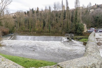 Crecida del Río Eresma en Segovia, a su paso por los molinos, la casa de la moneda y La Fuencisla