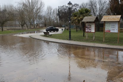 Crecida del rio Duero a su paso por Soria