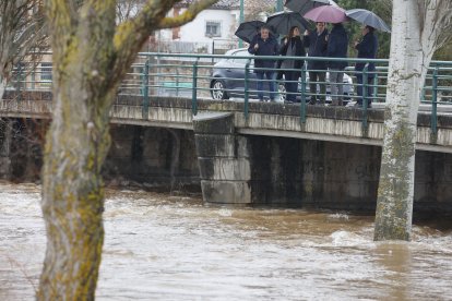 Alfonso Fernández Mañueco,  junto al rio Ucero en El Burgo de Osma