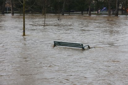 Alfonso Fernández Mañueco,  junto al rio Ucero en El Burgo de Osma