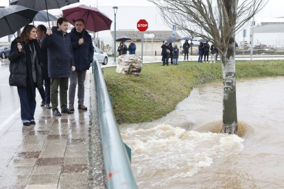 Alfonso Fernández Mañueco,  junto al rio Ucero en El Burgo de Osma