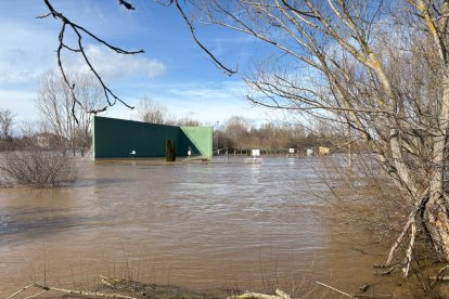 El río Órbigo a su paso por Cebrones del Río en León