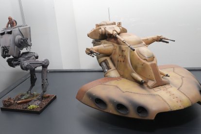 El Ateneo de Palencia acoge una exposición de miniaturas de la Asociación de Miniaturistas Asociados de Palencia