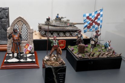 El Ateneo de Palencia acoge una exposición de miniaturas de la Asociación de Miniaturistas Asociados de Palencia