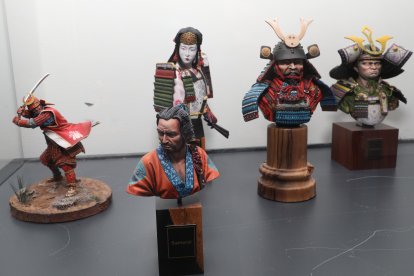 El Ateneo de Palencia acoge una exposición de miniaturas de la Asociación de Miniaturistas Asociados de Palencia