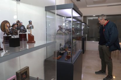 El Ateneo de Palencia acoge una exposición de miniaturas de la Asociación de Miniaturistas Asociados de Palencia