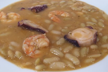 Verdinas con pulpo y langostinos